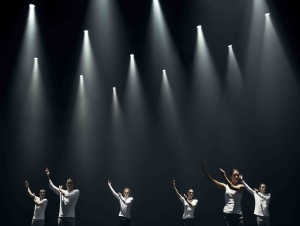 Hofesh Shechter Company in the barbarians in love. © Jake Walters